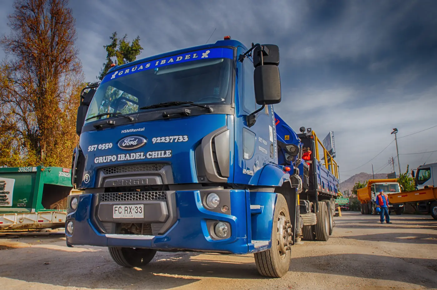 Camión grúa pluma Ford Cargo 2429 con grúa PM 35.528 de Grúas Ibadel